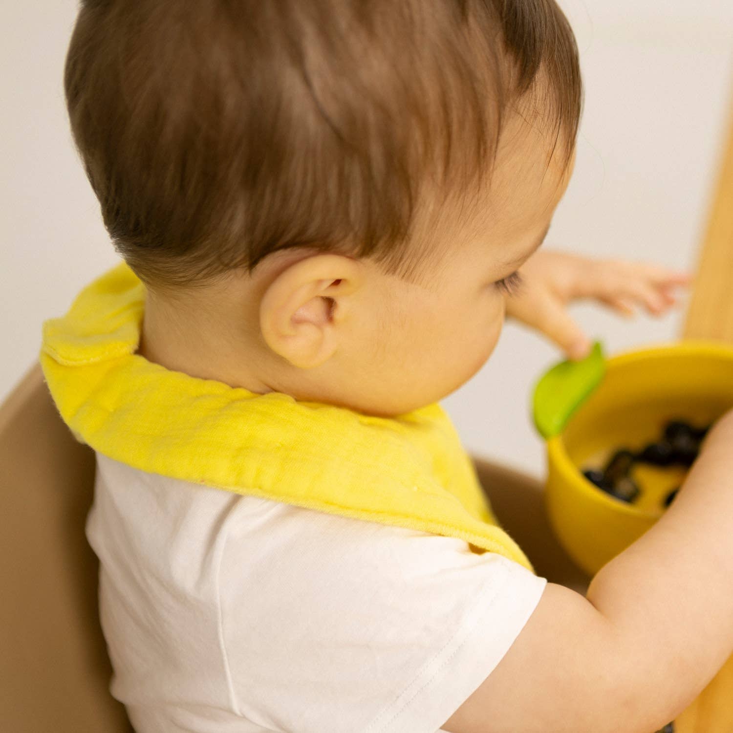 Oli & Carol - Lou The Lemon Bib