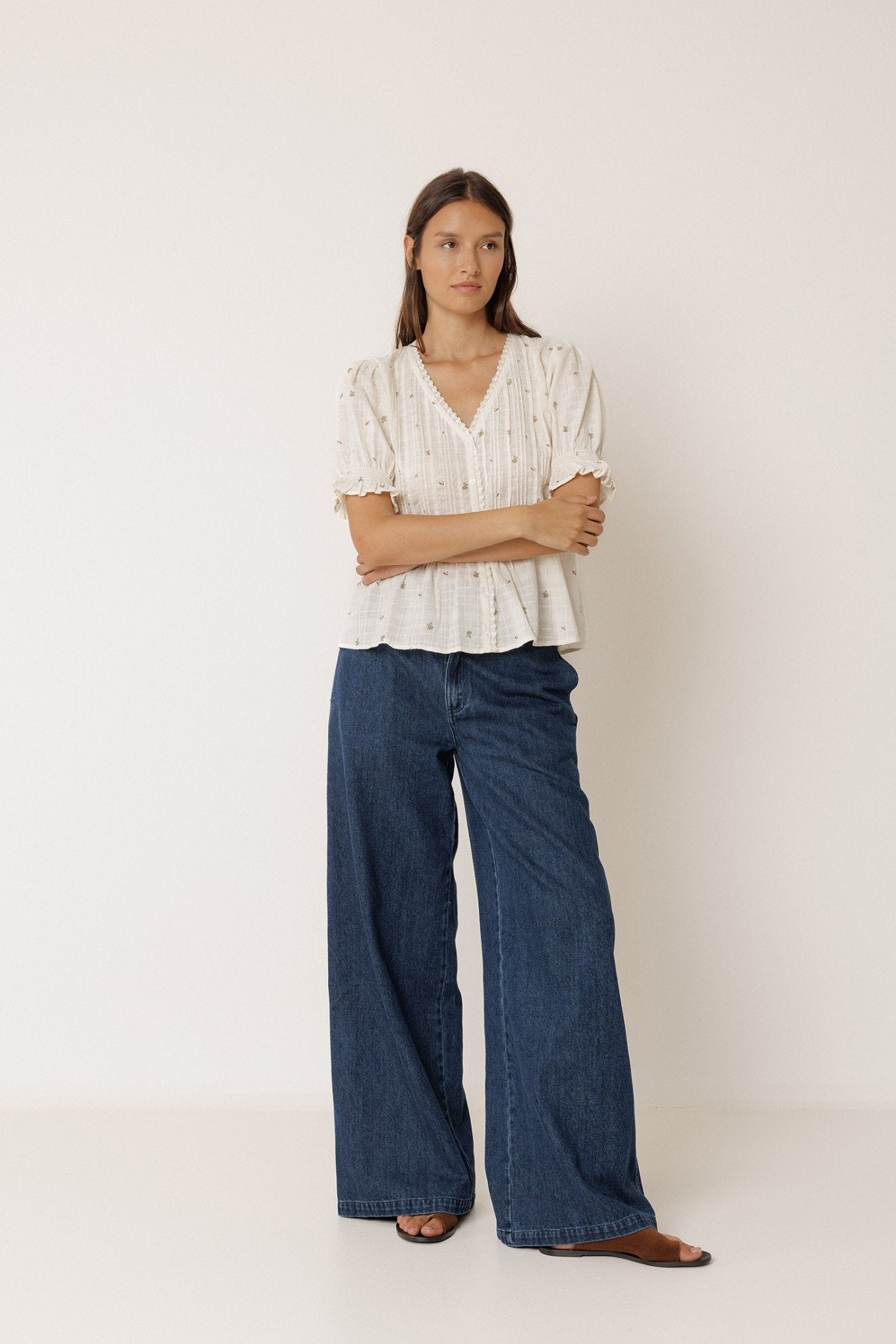 Indi & Cold Short - Sleeve Elastic Shirt – Ecru INDI&COLD