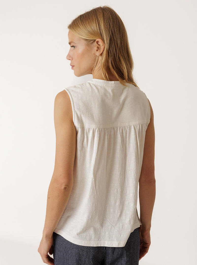 Indi & Cold Sleeveless Broderie Top – Ecru INDI&COLD