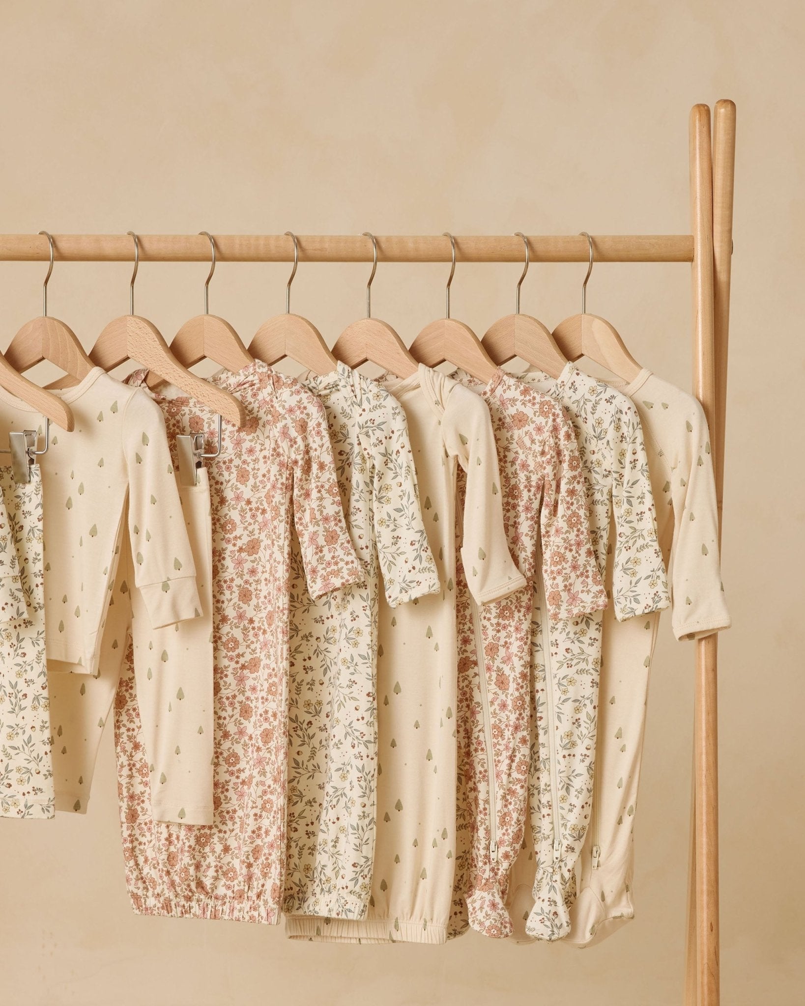 Quincy MaeBamboo Baby Gown + Hat Set || Trees Quincy Mae