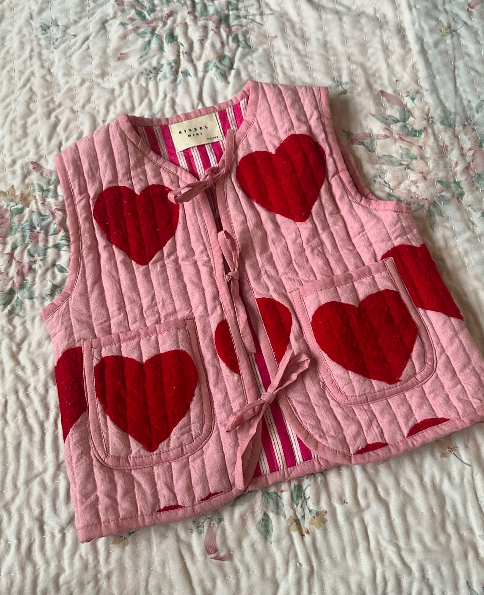 SISSEL EDELBO Honey MINI Vest - Red Heart Sissel - edelbo