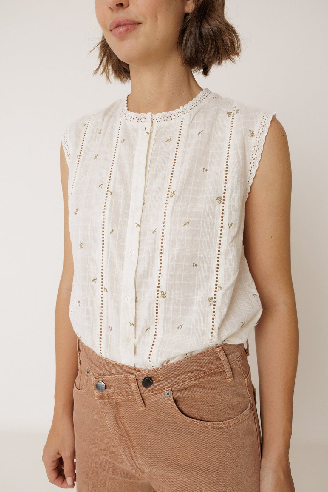 Indi &amp; Cold Stamp - Print Sleeveless Shirt – Ecru INDI&amp;COLD