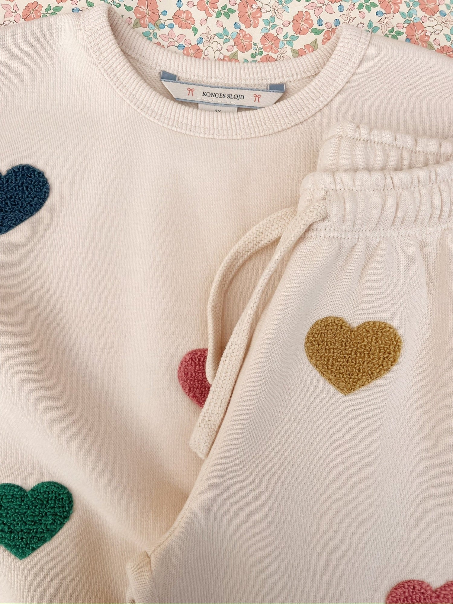 Konges Sløjd Lou Sweatpants – Multi Heart | Kids Organic Cotton Pants Konges Sløjd New Collection