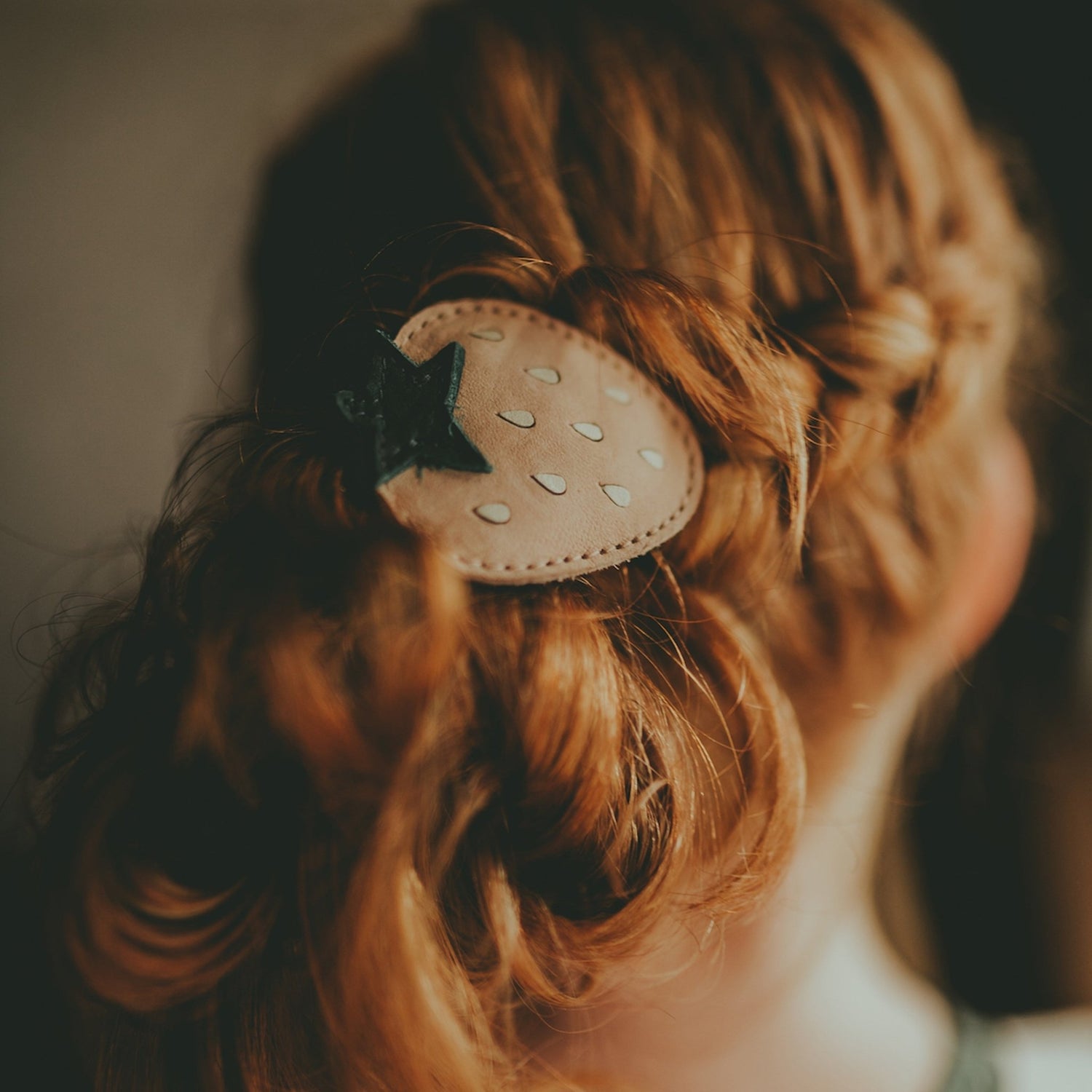 Nanoe Fruit Hair Tie | Strawberry | Powder Nubuck Donsje