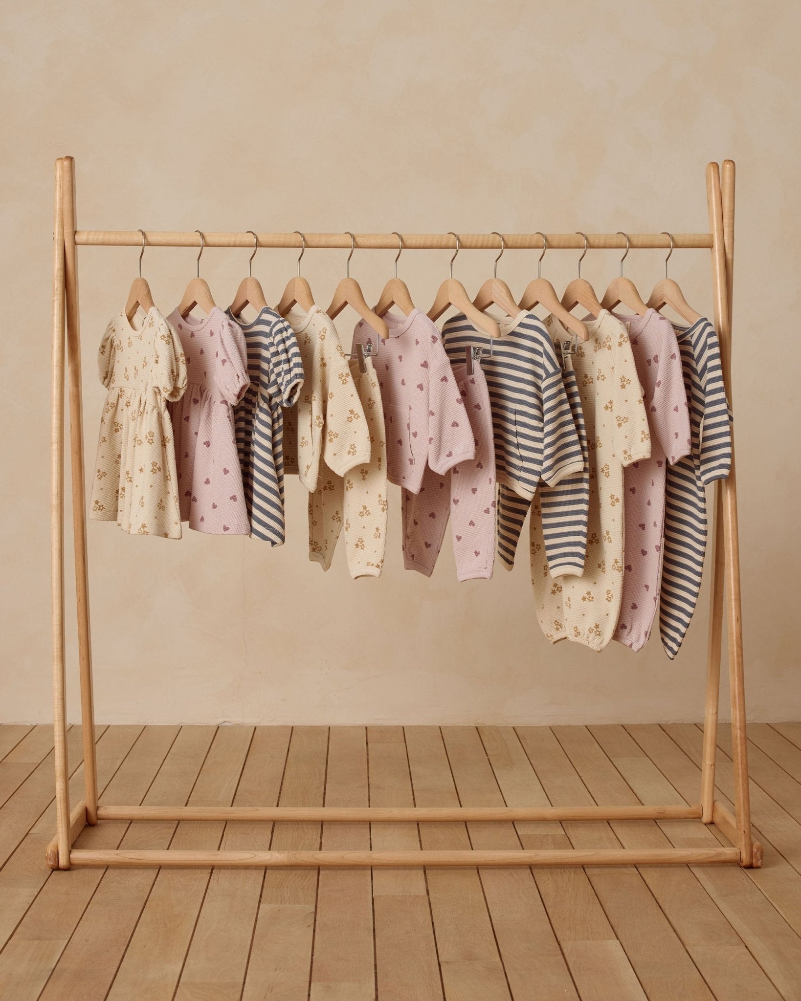 Quincy Mae Darla Dress || Hearts Quincy Mae