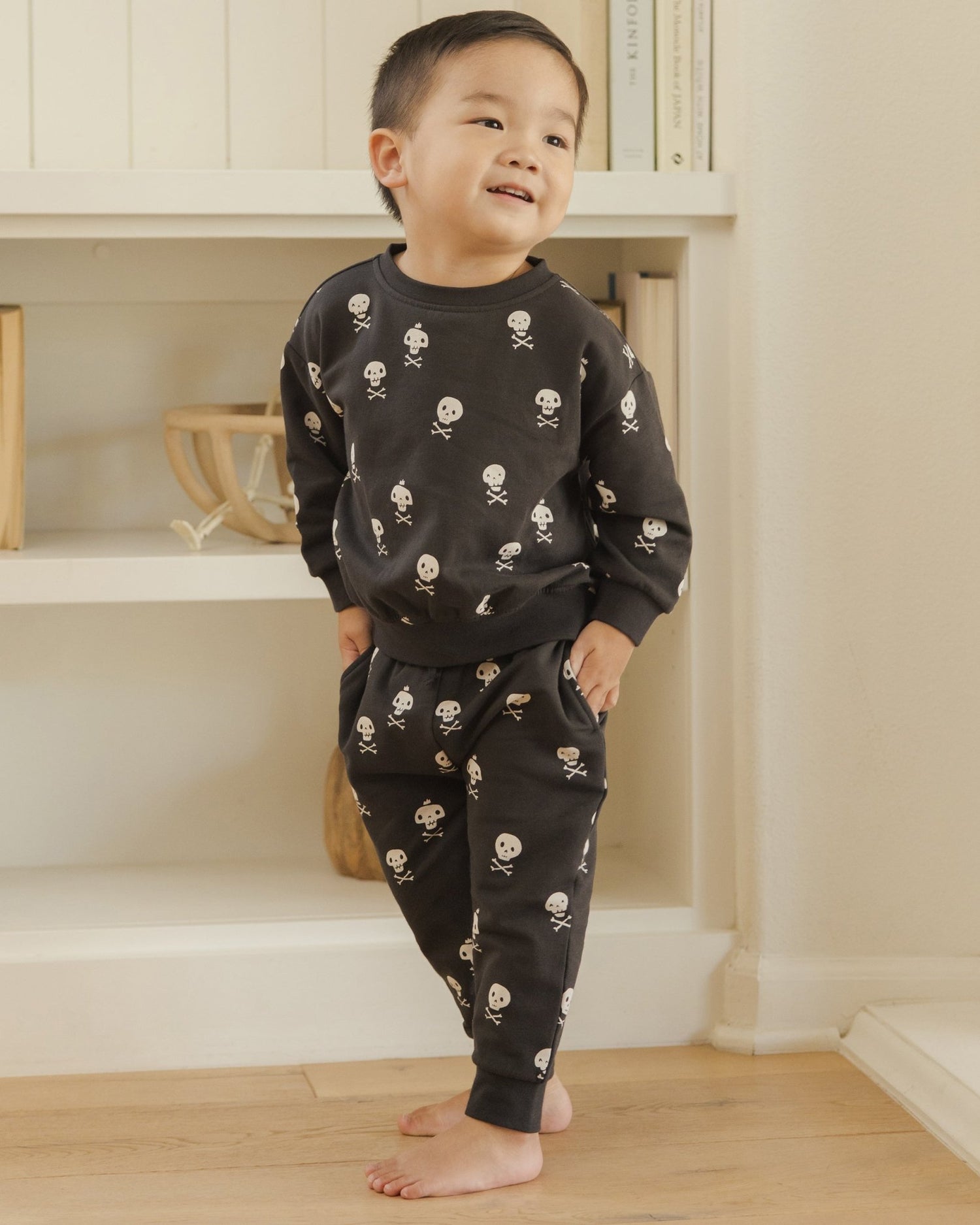 Quincy Mae Relaxed Fleece Sweatshirt || Crossbones Quincy Mae New