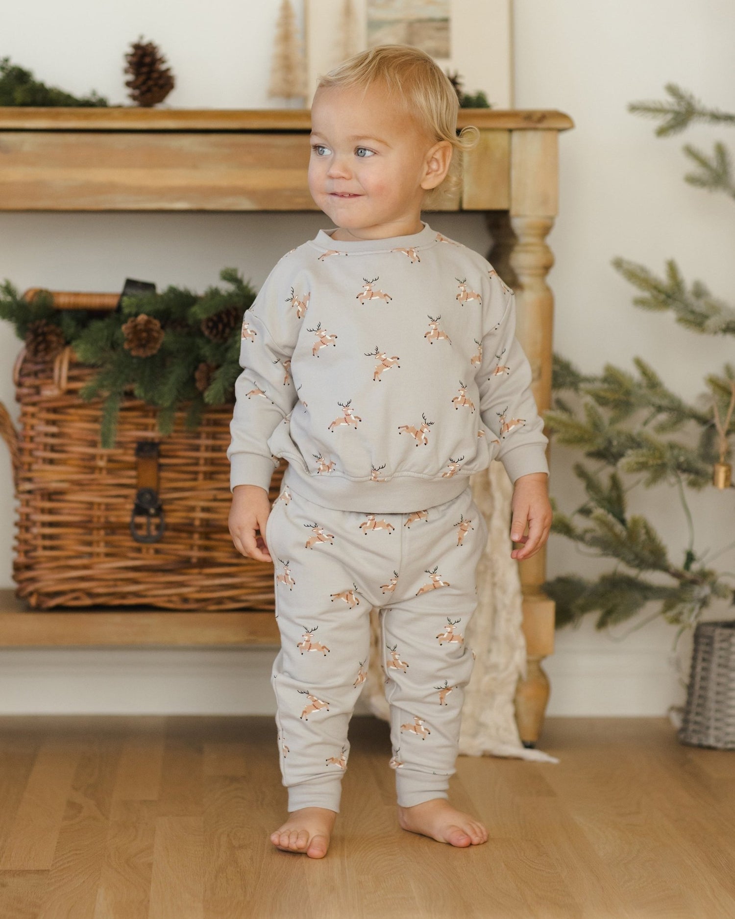 Quincy Mae Relaxed Fleece Sweatshirt || Reindeer Quincy Mae