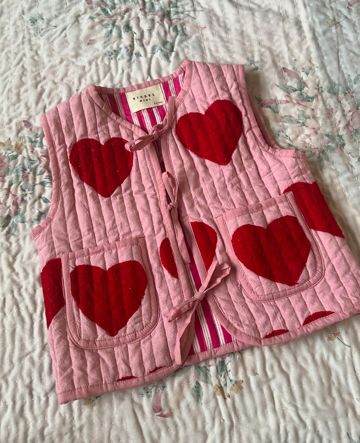 SISSEL EDELBO Honey MINI Vest - Red Heart Sissel - edelbo