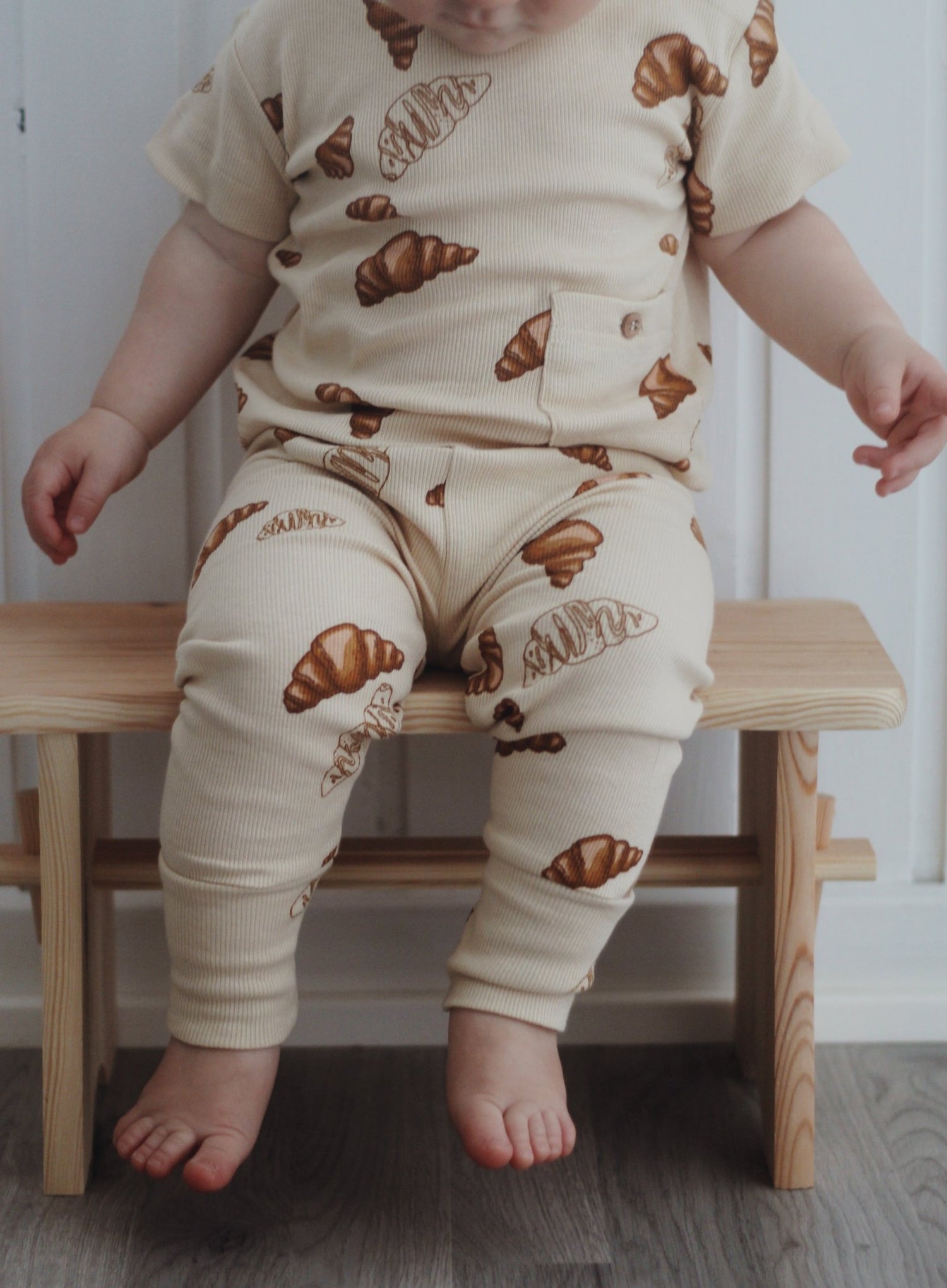 VACVAC Ello Rib Tee SS – Croissant Big | Organic Baby T-Shirt VACVAC