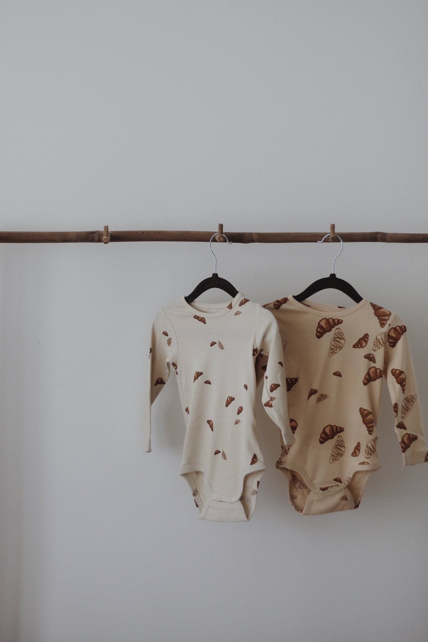 VACVAC Kurt Bodysuit LS – Croissant Big | Organic Baby Bodysuit VACVAC