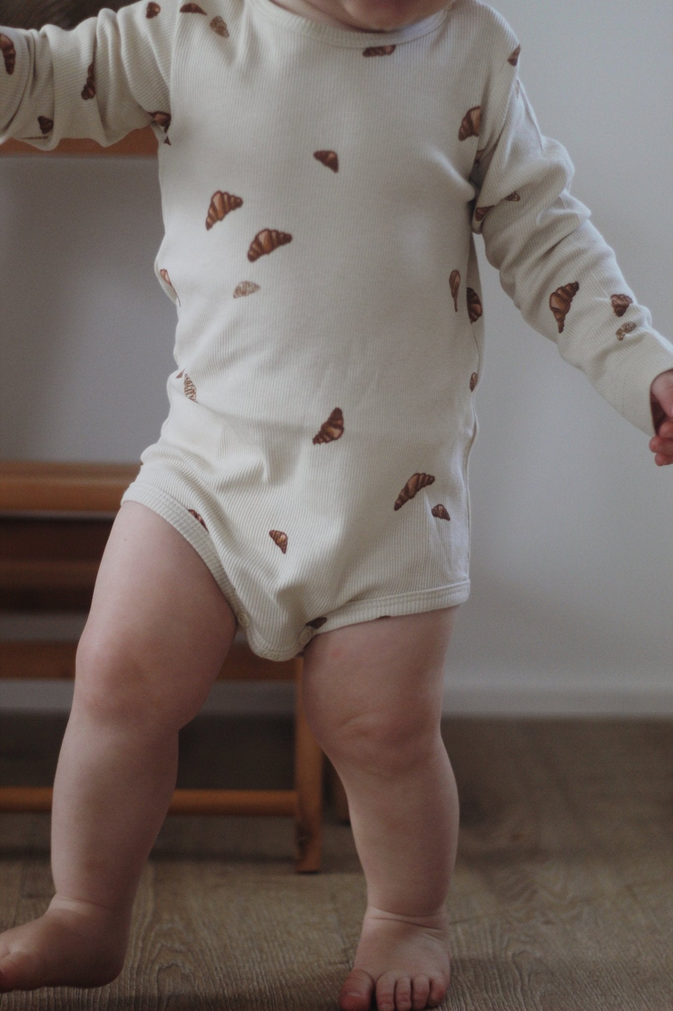 VACVAC Kurt Bodysuit LS – Croissant Big | Organic Baby Bodysuit VACVAC